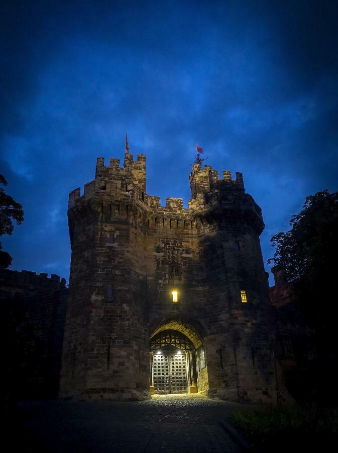 Castle View Villa Ленчестър Екстериор снимка